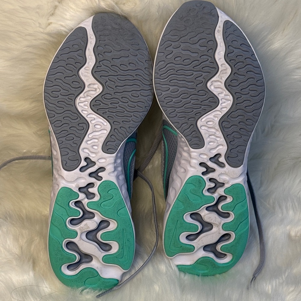Women’s Nike Renew Sneakers in Gray and Teal - Picture 8 of 8